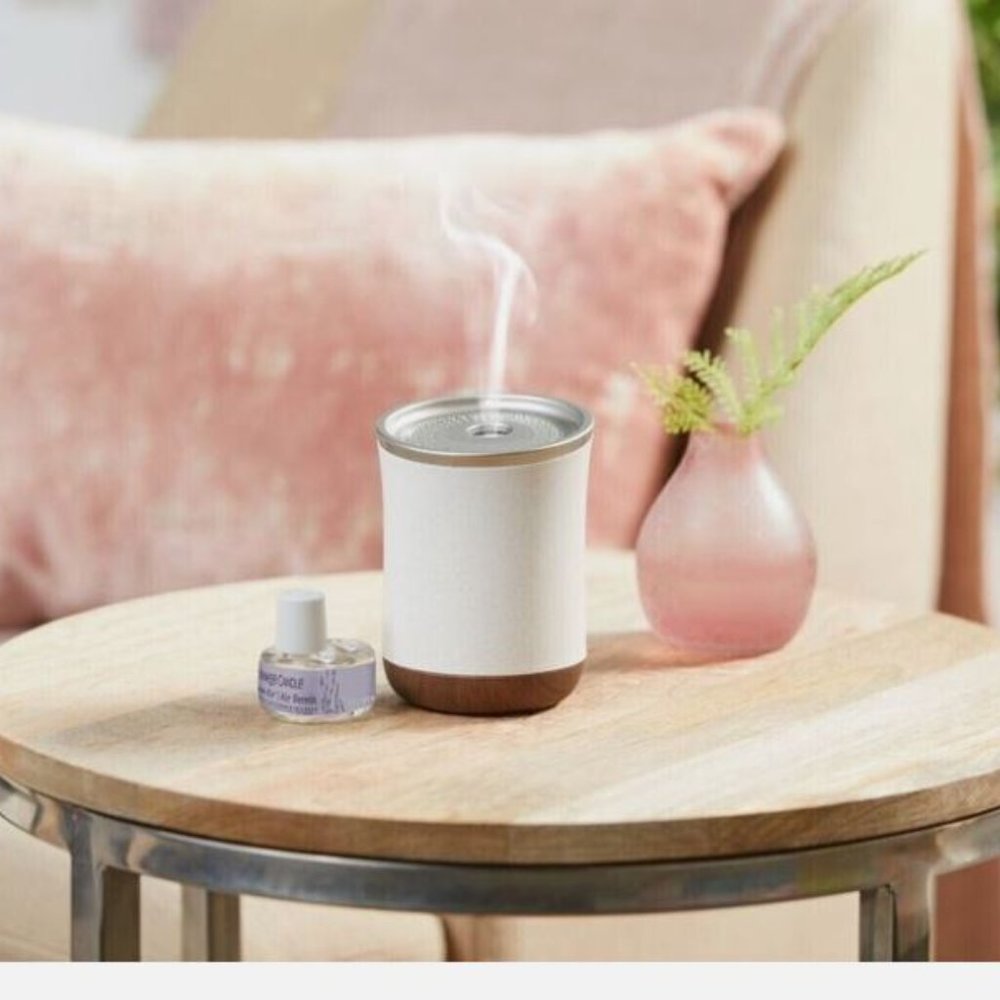 Yankee Candle Peaceful Lavender & Sea Salt Ultrasonic Diffuser Starter Kit - Picture 2 of 2